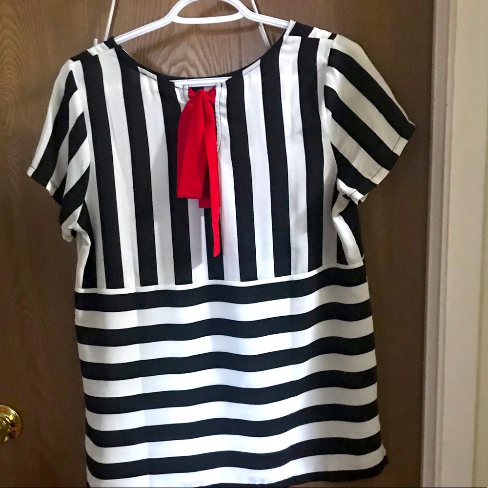 3 FOR $20 Monteau Los Angeles blouse